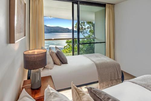 Gallery image of Waves 5 Luxury 3 Bedroom Breathtaking Ocean Views Central Location in Hamilton Island