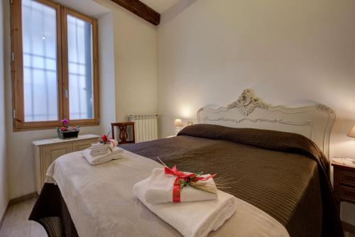 Posteľ alebo postele v izbe v ubytovaní Charming Fiesolana Apartment in heart of Florence