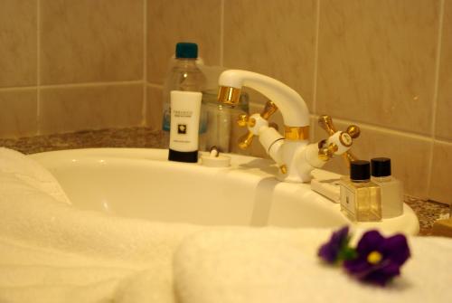 Ένα μπάνιο στο Lyngrove Wines & Guesthouse
