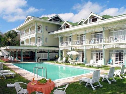 Bazén v ubytování Palm Beach Hotel nebo v jeho okolí