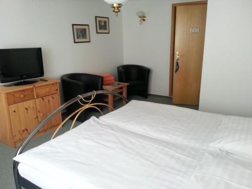 Ein Bett oder Betten in einem Zimmer der Unterkunft Hotel Alte Rathausschänke
