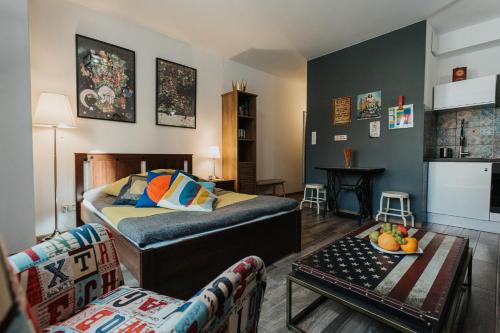 a living room with a bed and a couch at Singer Retro Studio in Kazimierz in Kraków