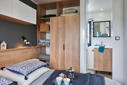 Postel nebo postele na pokoji v ubytování Camping le Rivage