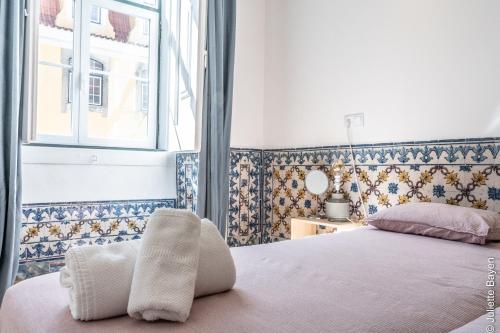 Ένα ή περισσότερα κρεβάτια σε δωμάτιο στο Azulejos Cais Sodré B&B
