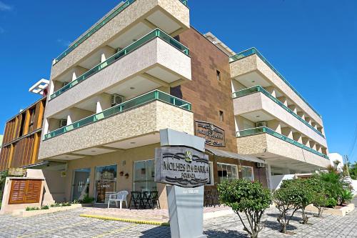 a building with a street sign in front of it at Pousada Molhes da Barra in Torres