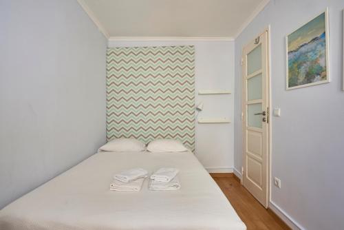 Aesthetic Riverview Apartment in Historical Lisbon