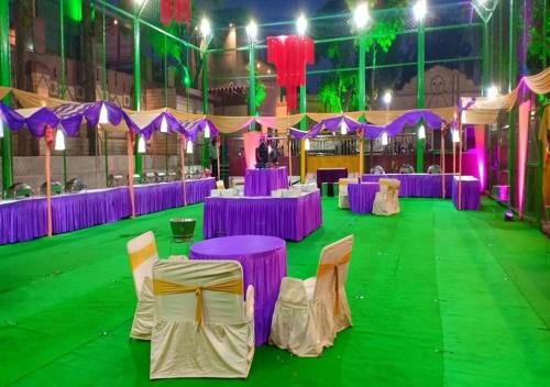 a set up for a party with purple tables and chairs at Citi Club in Kānpur