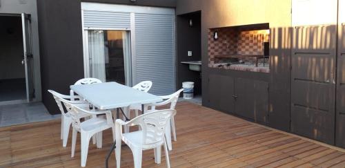 Duplex monte hermoso con patio parrila cochera