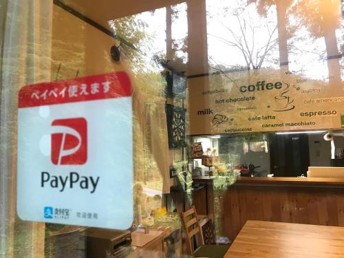 a pay pay sign in a window of a coffee shop at 貸別荘MUSIC FOREST by MFR in Sasayama