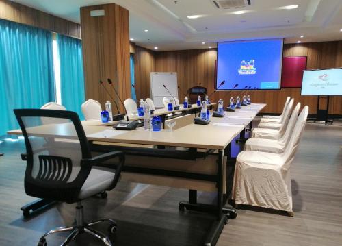 a large conference room with a long table and chairs at Langkawi Seaview Hotel in Kuah