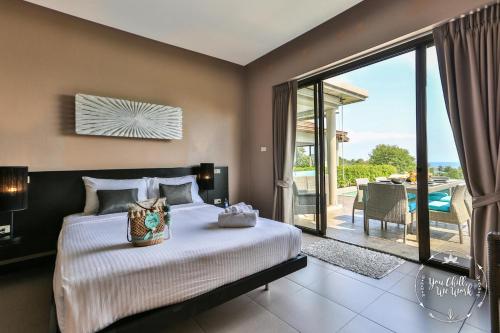Giường trong phòng chung tại Eco Villa, Sea View, Lamai Koh Samui