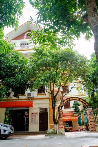 Bangunan di mana terletaknya rumah tamu ini