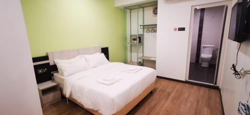 En eller flere senge i et værelse på TT Dorf Hotel Taiping