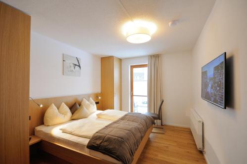En eller flere senge i et værelse på Appartements Lenzikopf