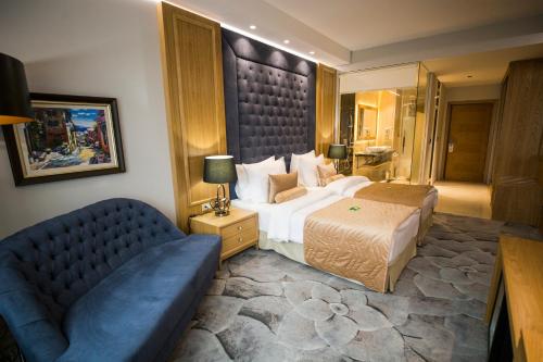 Ein Bett oder Betten in einem Zimmer der Unterkunft A Hoteli - Grand&Sky Hotel Tornik