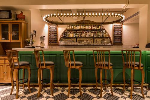 Lounge atau bar di Hotel Jewel of Chembur