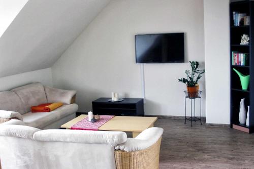 Televisyen dan/atau pusat hiburan di Ferienwohnung Ernle