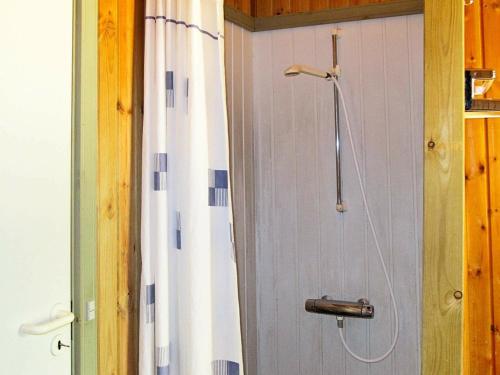 Koupelna v ubytování Four-Bedroom Holiday home in Væggerløse 18