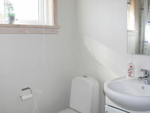 Vonios kambarys apgyvendinimo įstaigoje Holiday Home Rø Skolevej III