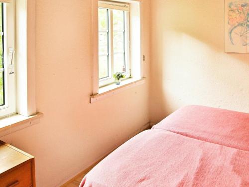 アリンエにあるThree-Bedroom Holiday home in Allinge 9のギャラリーの写真