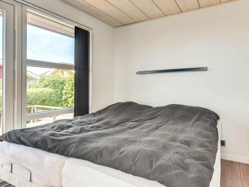 Postel nebo postele na pokoji v ubytování Beachfront Bliss in Hejlsminde - By Traum Ferienwohnungen