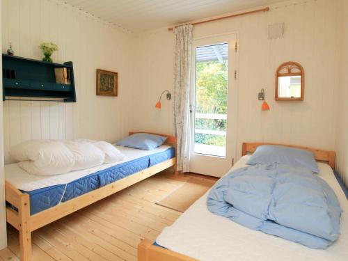 Vuode tai vuoteita majoituspaikassa Three-Bedroom Holiday home in Græsted 4