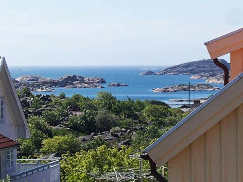 Hovenäsetにある6 person holiday home in HOVEN SETの家から見える海