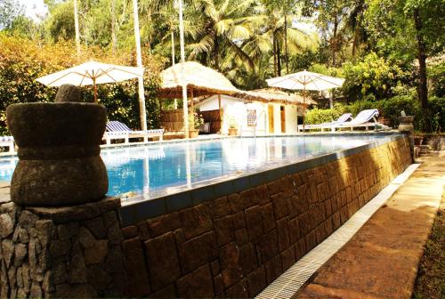 Amritara Shalimar Spice Garden Resort & Spaの敷地内または近くにあるプール