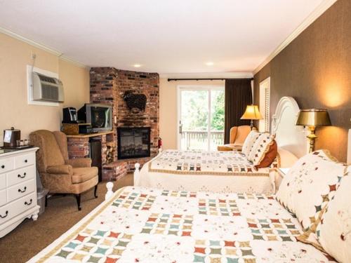 a bedroom with two beds and a fireplace at Manchester View in Manchester
