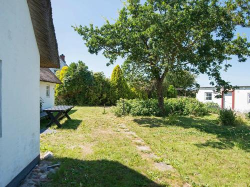 a yard with a picnic table and a tree at 7 person holiday home in Bredebro-By Traum in Ballum
