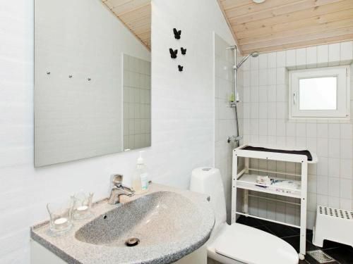 Kupatilo u objektu Holiday Home Søgårdsvej IV