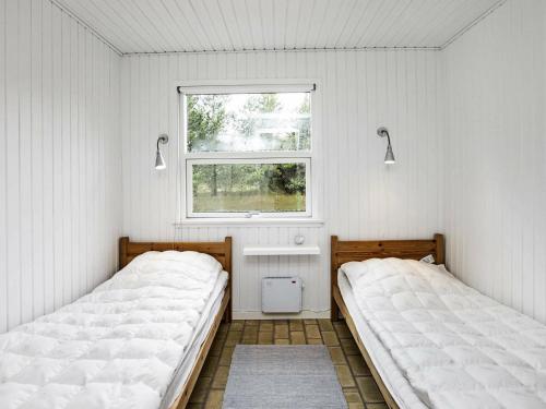 Postel nebo postele na pokoji v ubytování Holiday home Jerup IX