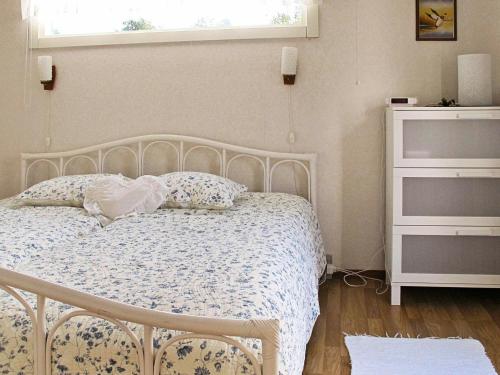 Postel nebo postele na pokoji v ubytování Three-Bedroom Holiday home in Stege 13