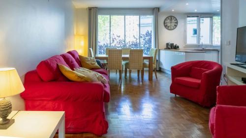 Paris City - Spacious 3 rooms flat for families - 3 minutes from metro station
