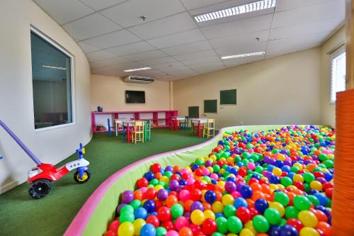 a large room filled with lots of colorful balls at Cyan Resort by Atlantica in Itupeva