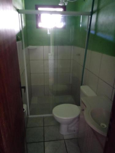Bilik mandi di Pousada Vento & Cia