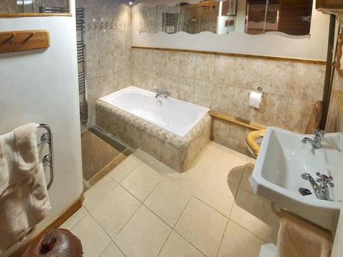 A bathroom at The Saddlery