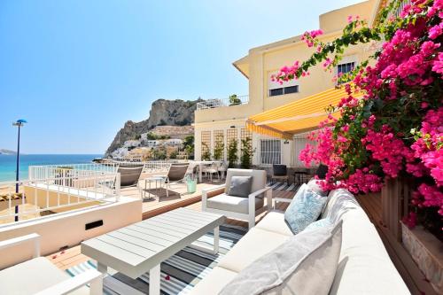 70sqm private terrace in front of the sea & 107sqm brand new apartment