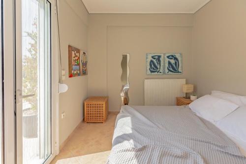 Postel nebo postele na pokoji v ubytování Windsurfing seaside apartment Artemida