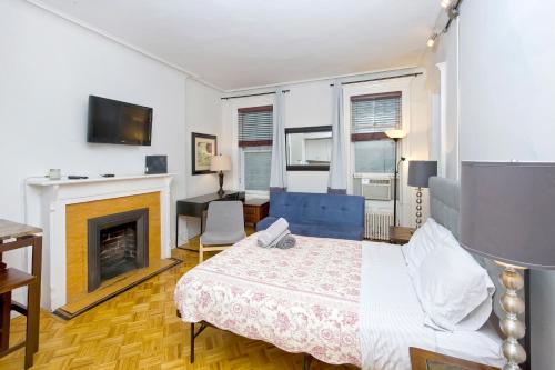 Postel nebo postele na pokoji v ubytování Modern Midtown East Apartments in NYC