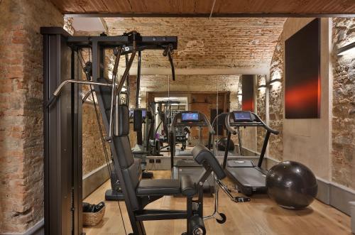 
The fitness center and/or fitness facilities at Hotel Calimala
