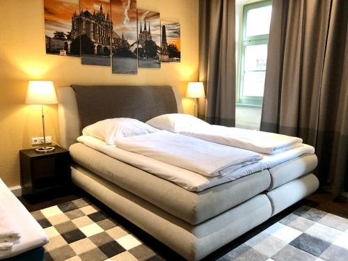 a bed in a bedroom with a checkered floor at Markthof am Dom in Erfurt