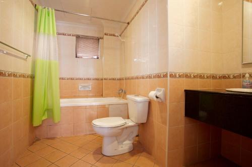Imagen de la galería de Marina Court Kota Kinabalu-2Bedroom 2Bathroom & 3 Bedroom 2 Bathroom Apartment, en Kota Kinabalu