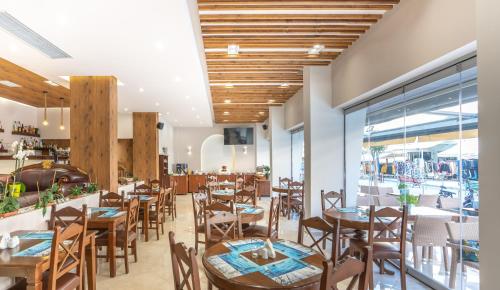 Restaurace v ubytování Paralia Beach Boutique Hotel