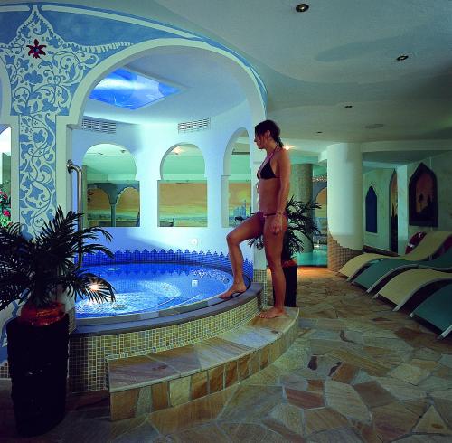 Bazén v ubytování Hotel Alba Wellness & Spa nebo v jeho okolí