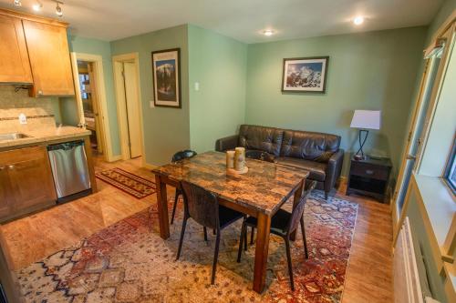 Gallery image of Crystal Chalets in Greenwater