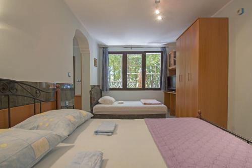 Un ou plusieurs lits dans un hébergement de l'établissement Apartments Oaza
