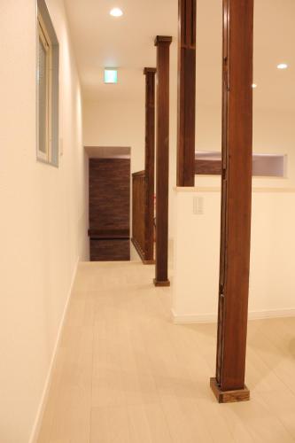 a hallway with wooden beams in a house at Play Ground BASE -higashikawa- in Higashikawa
