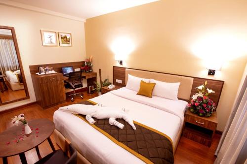 Ein Bett oder Betten in einem Zimmer der Unterkunft Hotel RK Gardenia