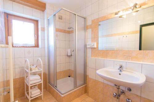 Aparthotel Ederhof tesisinde bir banyo